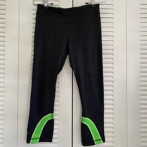 Lululemon EUC- run inspire crops.   Size 6